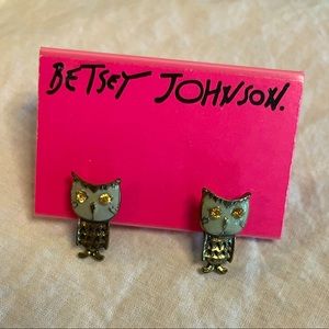 Betsy Johnson owl 🦉 stud earrings